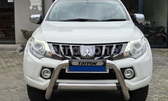 Buy Used Mitsubishi Triton White Car in Freetown in Western Urban Buy Used Mitsubishi Triton White Car in Freetown in Western Urban