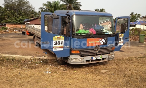 Buy Used Mercedes‒Benz Atego Blue Truck in Freetown in Western Urban