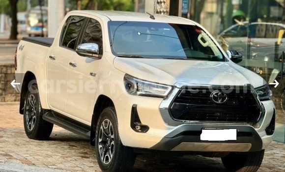 Buy Used Toyota Hilux White Car in Freetown in Western Urban