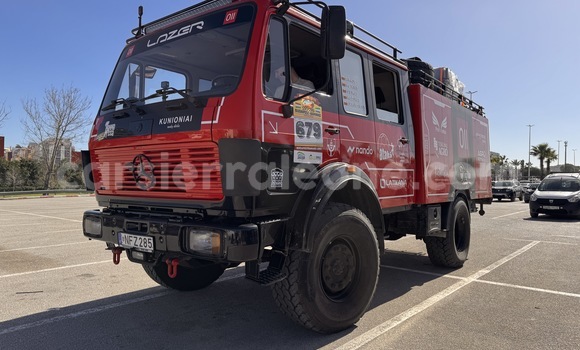 Buy Used Mercedes‒Benz Truck Red Truck in Freetown in Western Urban