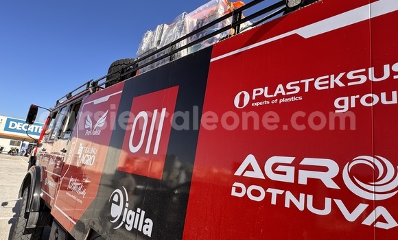 Buy Used Mercedes‒Benz Truck Red Truck in Freetown in Western Urban Buy Used Mercedes‒Benz Truck Red Truck in Freetown in Western Urban