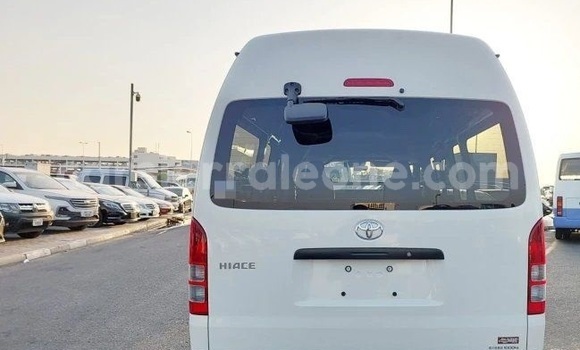 Buy Used Toyota Hiace White Car in Freetown in Western Urban Buy Used Toyota Hiace White Car in Freetown in Western Urban