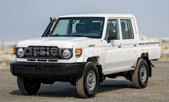 Buy Used Toyota Land Cruiser White Car in Freetown in Western Urban