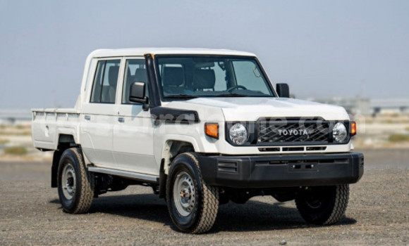 Buy Used Toyota Land Cruiser White Car in Freetown in Western Urban Buy Used Toyota Land Cruiser White Car in Freetown in Western Urban