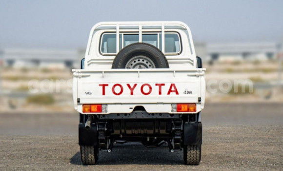 Buy Used Toyota Land Cruiser White Car in Freetown in Western Urban Buy Used Toyota Land Cruiser White Car in Freetown in Western Urban