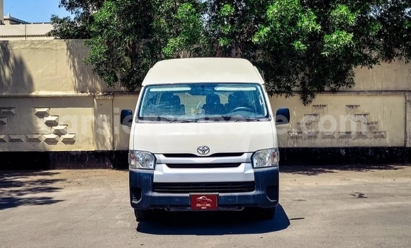 Buy Used Toyota Hiace White Car in Segbwema in Kailahun Buy Used Toyota Hiace White Car in Segbwema in Kailahun