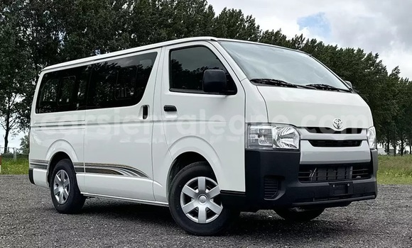 Buy Used Toyota HiAce White Truck in Freetown in Western Urban