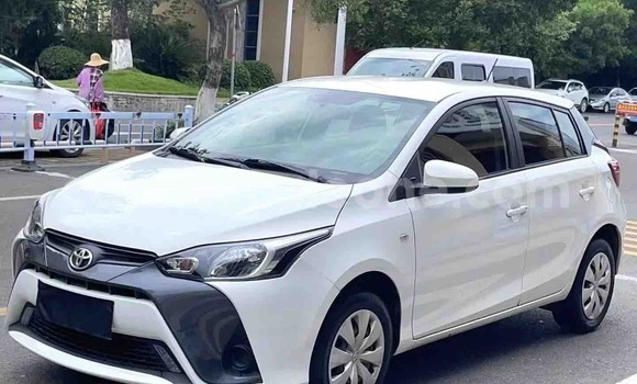 Buy Used Toyota Yaris White Car in Freetown in Western Urban