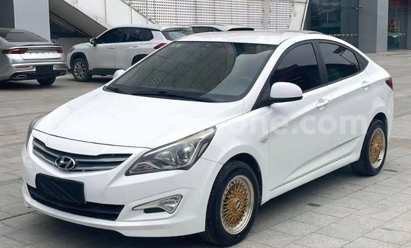 Buy Used Hyundai Verna White Car in Freetown in Western Urban
