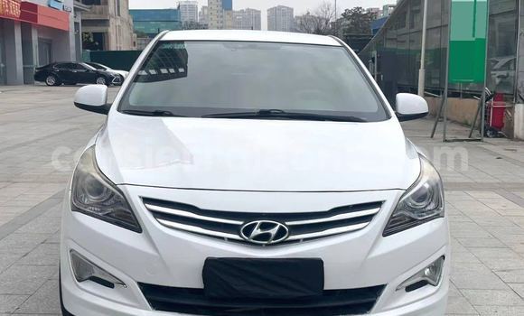 Acheter Occasion Voiture Hyundai Verna Blanc à Freetown, Western Urban Acheter Occasion Voiture Hyundai Verna Blanc à Freetown, Western Urban