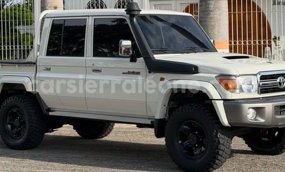Buy Used Toyota Land Cruiser White Car in Freetown in Western Urban