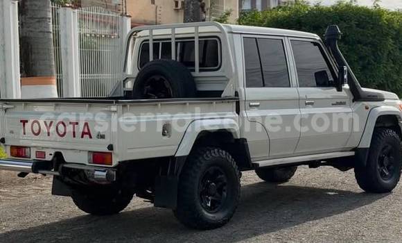 Acheter Occasion Voiture Toyota Land Cruiser Blanc à Freetown, Western Urban Acheter Occasion Voiture Toyota Land Cruiser Blanc à Freetown, Western Urban