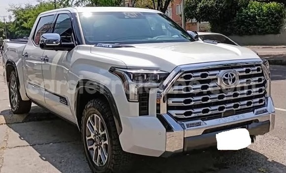 Buy Used Toyota Tundra White Car in Freetown in Western Urban
