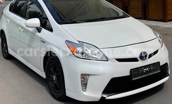 Buy Used Toyota Prius White Car in Freetown in Western Urban