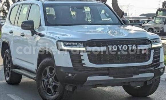 Buy Used Toyota Land Cruiser White Car in Freetown in Western Urban