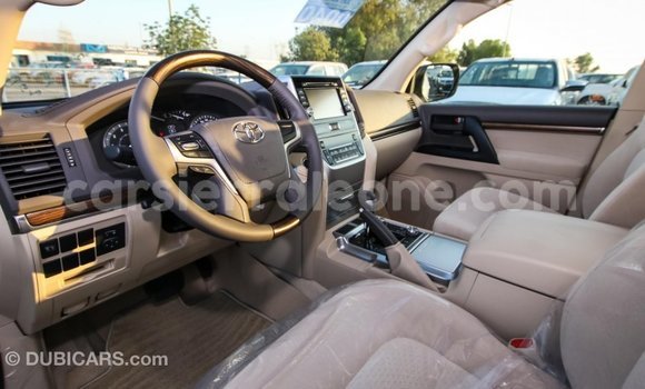 Buy Import Toyota Land Cruiser White Car in Import - Dubai in Kailahun Buy Import Toyota Land Cruiser White Car in Import - Dubai in Kailahun