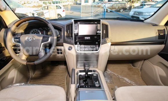 Buy Import Toyota Land Cruiser White Car in Import - Dubai in Kailahun Buy Import Toyota Land Cruiser White Car in Import - Dubai in Kailahun