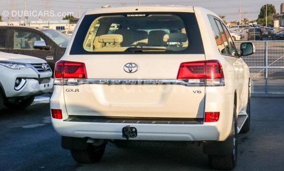Buy Import Toyota Land Cruiser White Car in Import - Dubai in Kailahun Buy Import Toyota Land Cruiser White Car in Import - Dubai in Kailahun